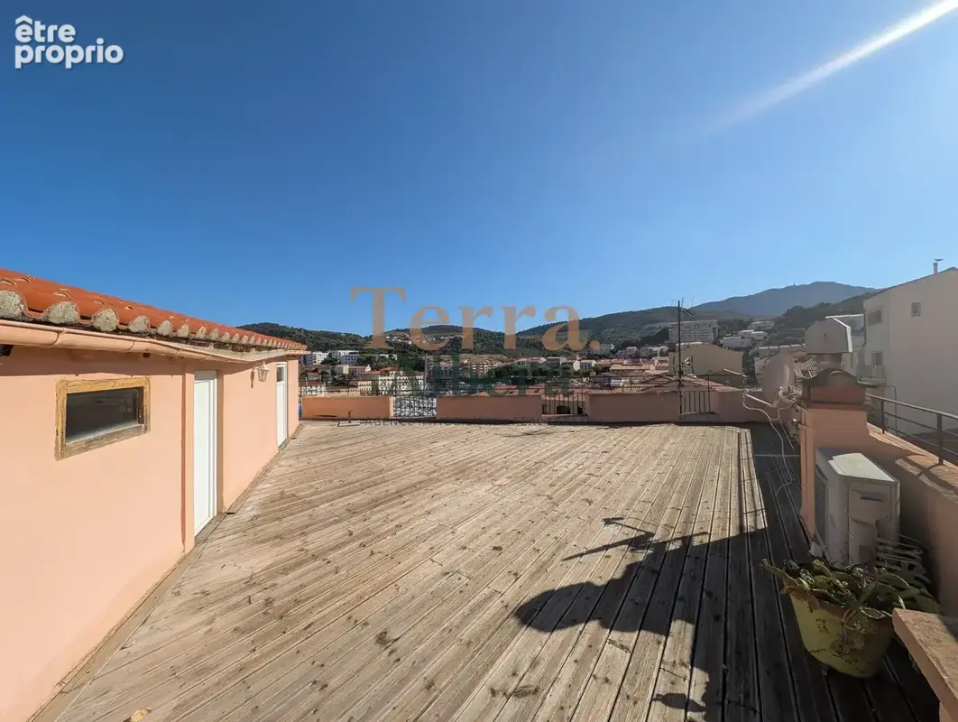 PORT-VENDRES - Bel appartement T4 avec terrasse pour investisseur - photo 2