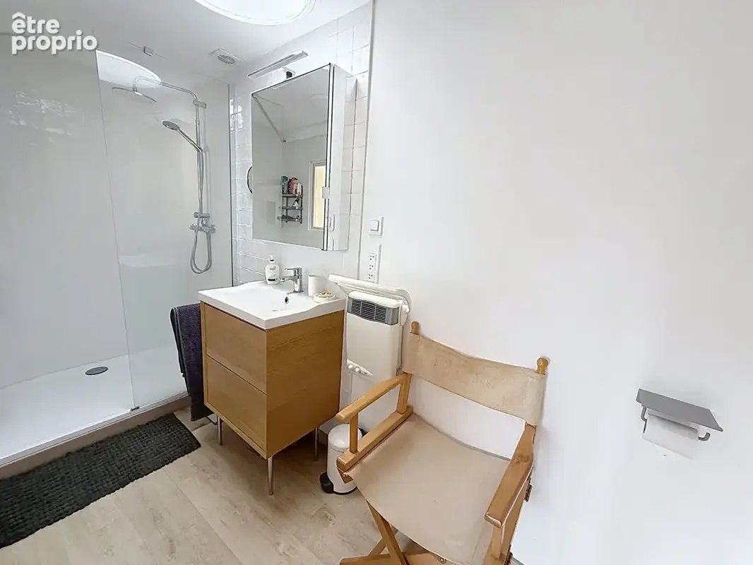 CUCURON - Maison de village rénovée de 175 m² avec terrasses, annexe et caves - photo 12