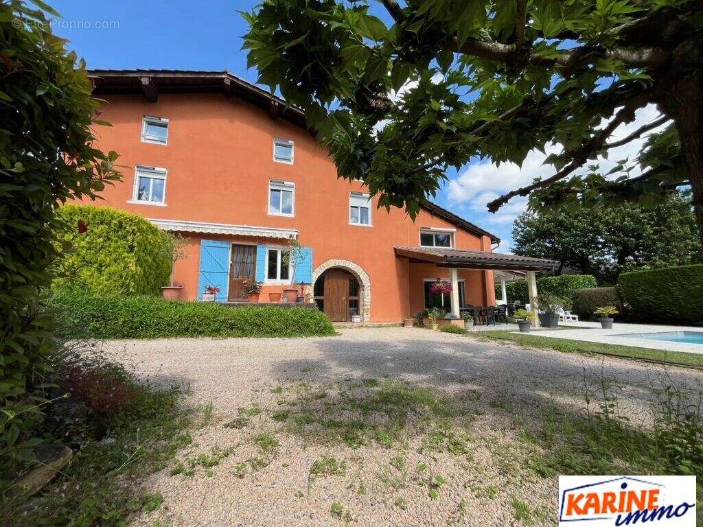 Maison à FONTAINES-SAINT-MARTIN