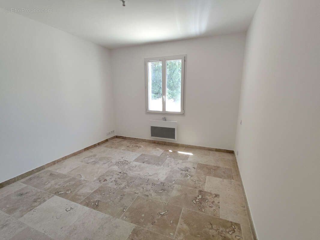 Appartement à JONQUIERES-SAINT-VINCENT