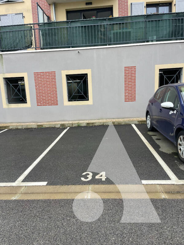 Parking à CREPY-EN-VALOIS