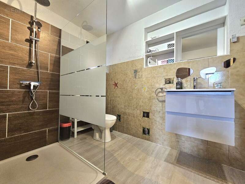 A vendre maison de 300 m2 divisées en 4 habitations, terrain 1395 m2, garage et terrain cOnstructible à MONTE (Haute Corse) - photo 19
