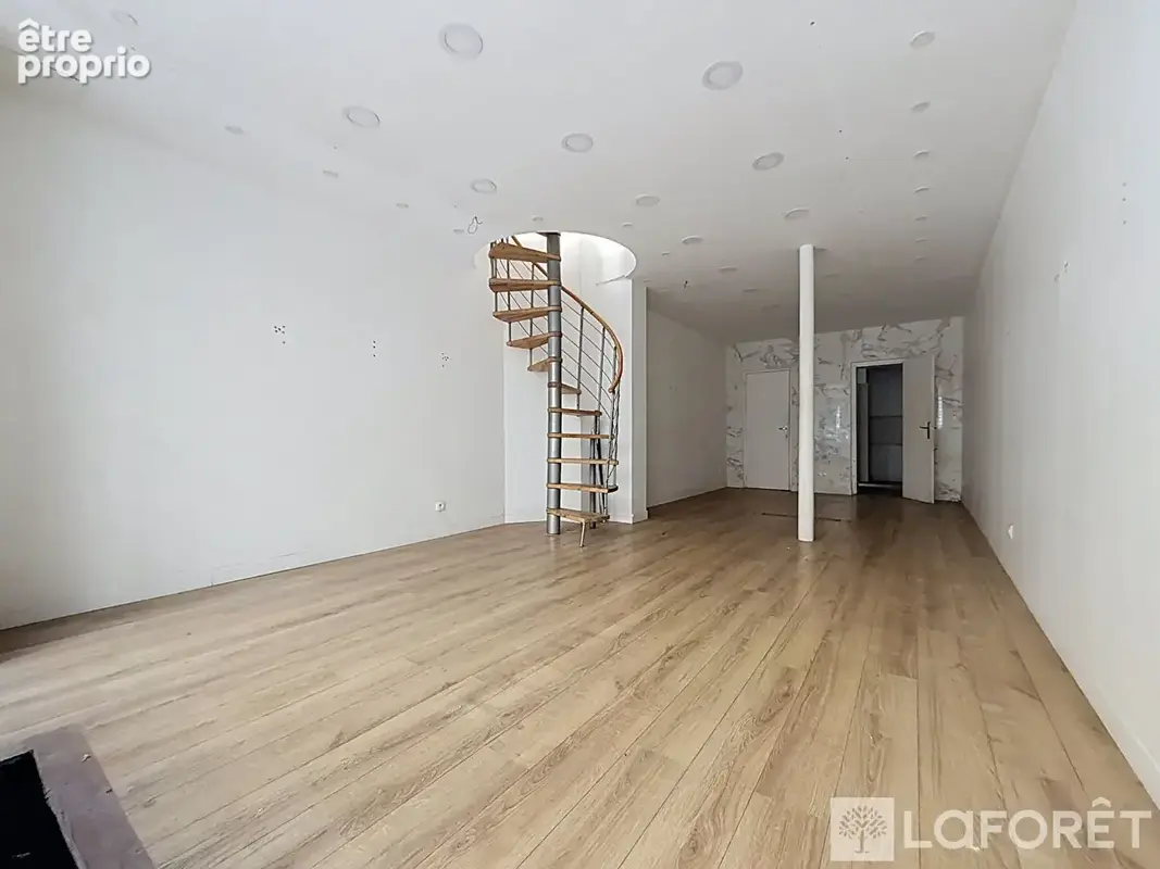 Paris 2 - local à usage mixte - commercialité - 77,5 m² sur deux niveaux - photo 2
