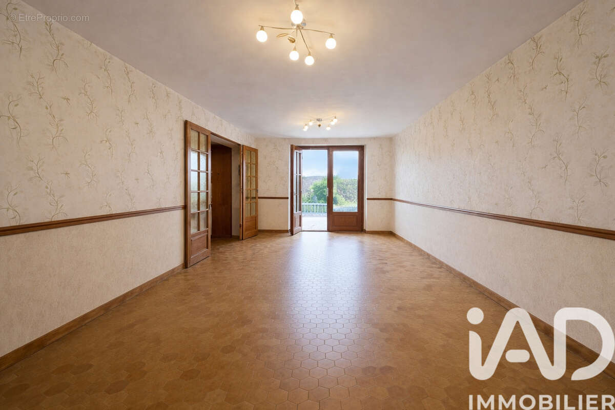 Maison 187 m² à Maillet  - photo 2