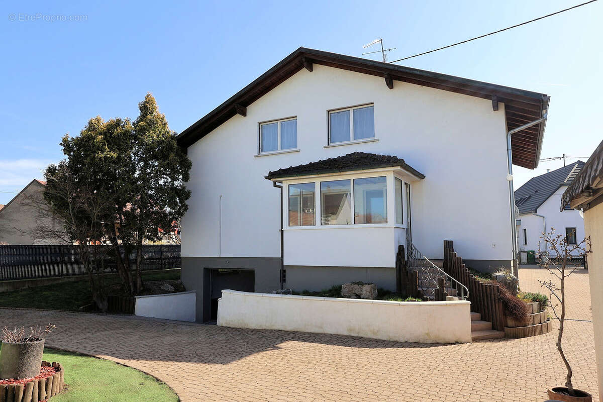 Maison à VILLAGE-NEUF