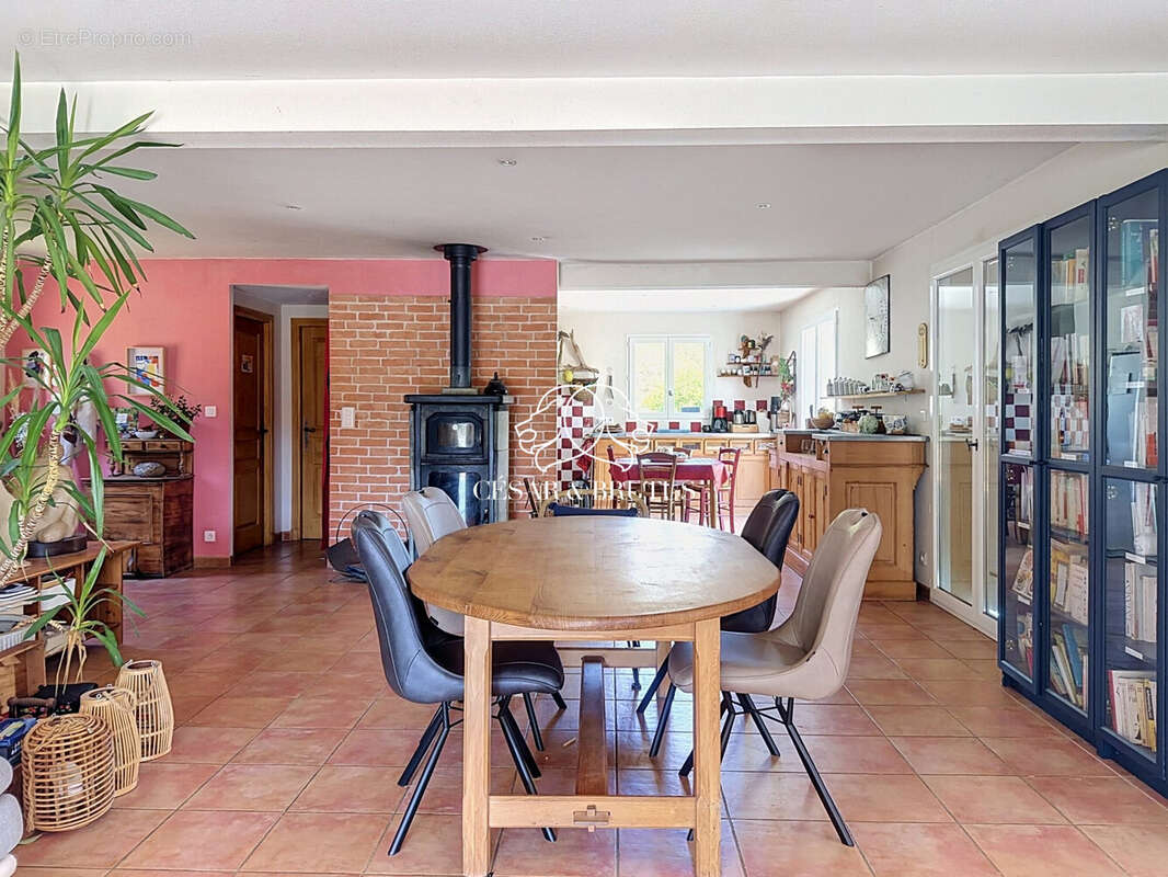 Maison 5 pièces 190 m² à vendre à Cordelle (42123) - photo 2