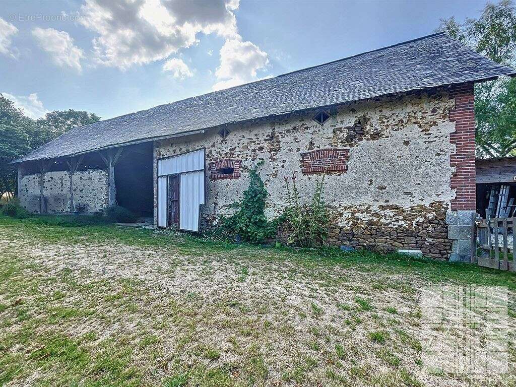 Maison à LONGUEFUYE