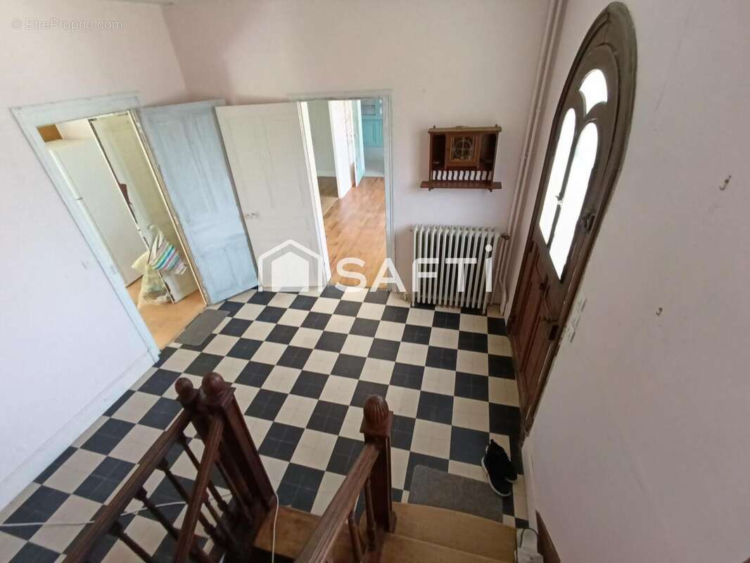 Maison 218 m² à Huismes  - photo 7