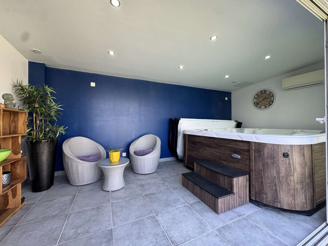 Maison à MONTBOUCHER-SUR-JABRON