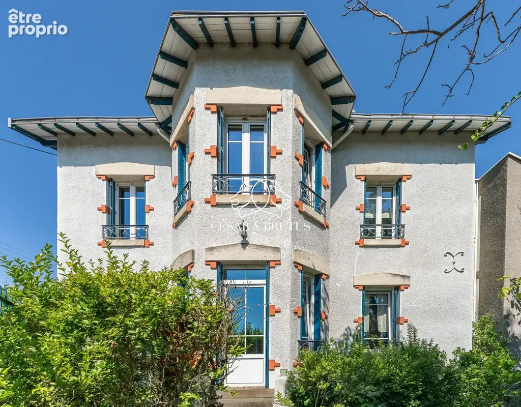 Maison à VIC-LE-COMTE