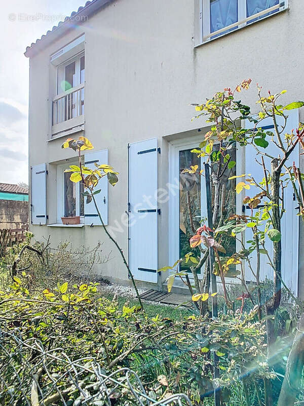 Maison à MONTREVAULT