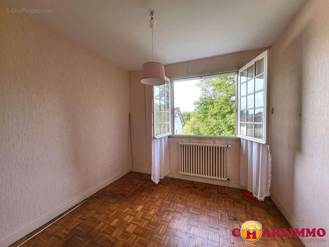 Maison à SAINT-JUNIEN