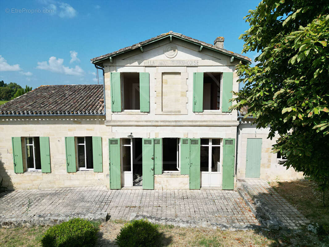 Maison à SAINT-EMILION