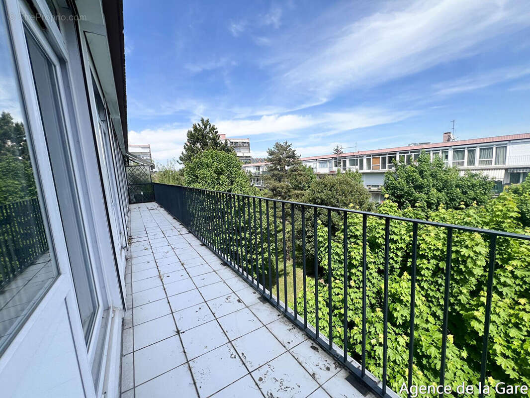 Appartement à HOUILLES