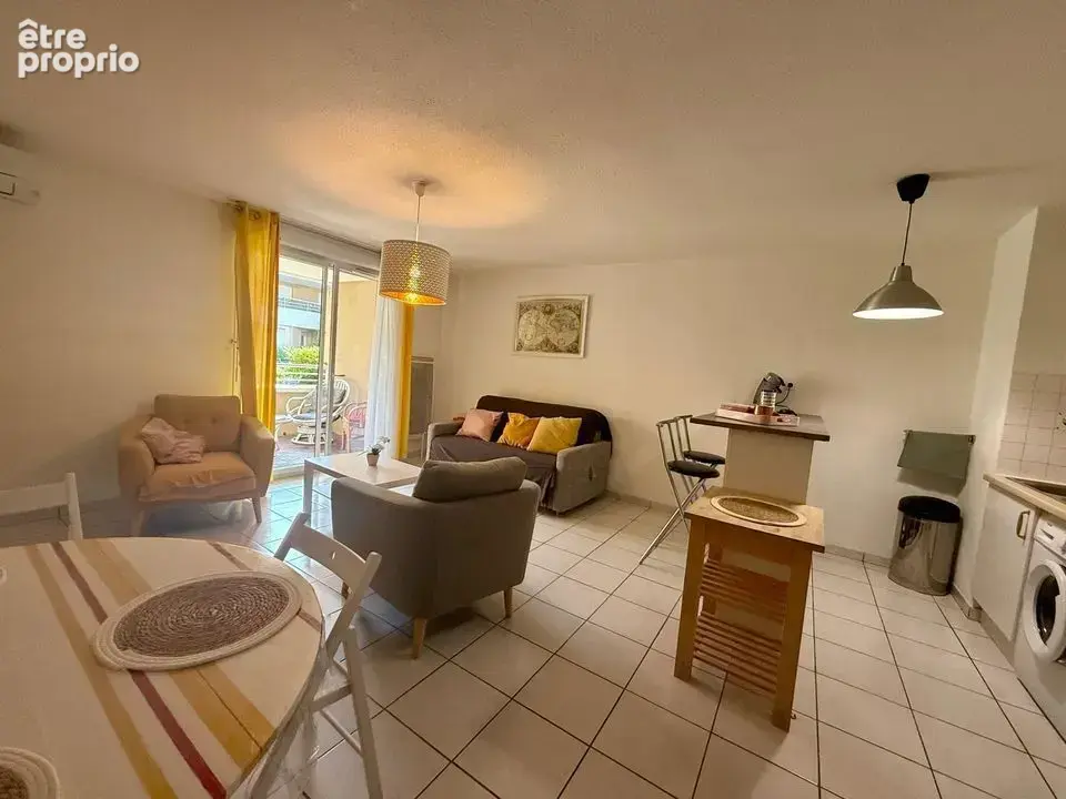 À découvrir sans tarder : superbe T2 rénové et meublé à - photo 6