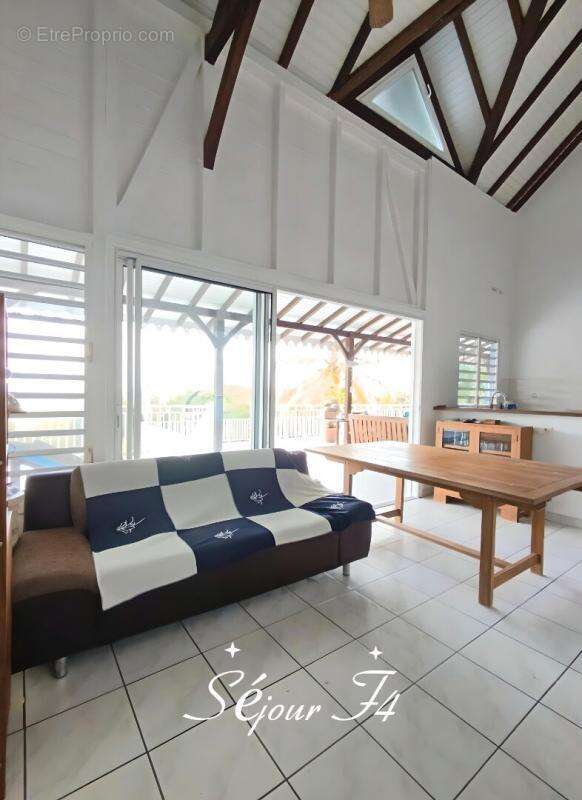 Maison à LES TROIS-ILETS