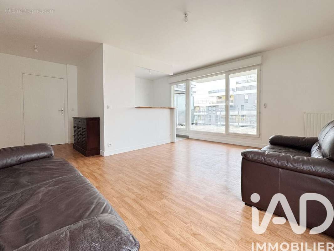 Photo 3 - Appartement à GENNEVILLIERS