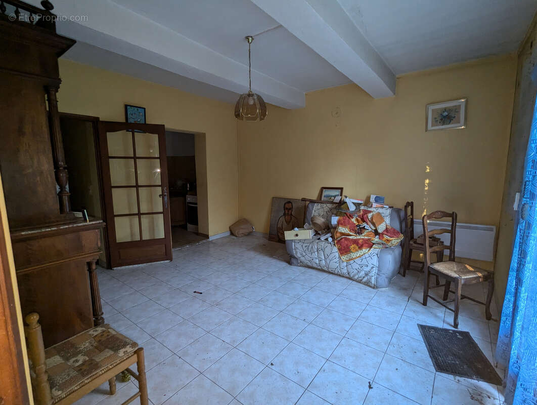 Maison à ENTRAIGUES-SUR-LA-SORGUE