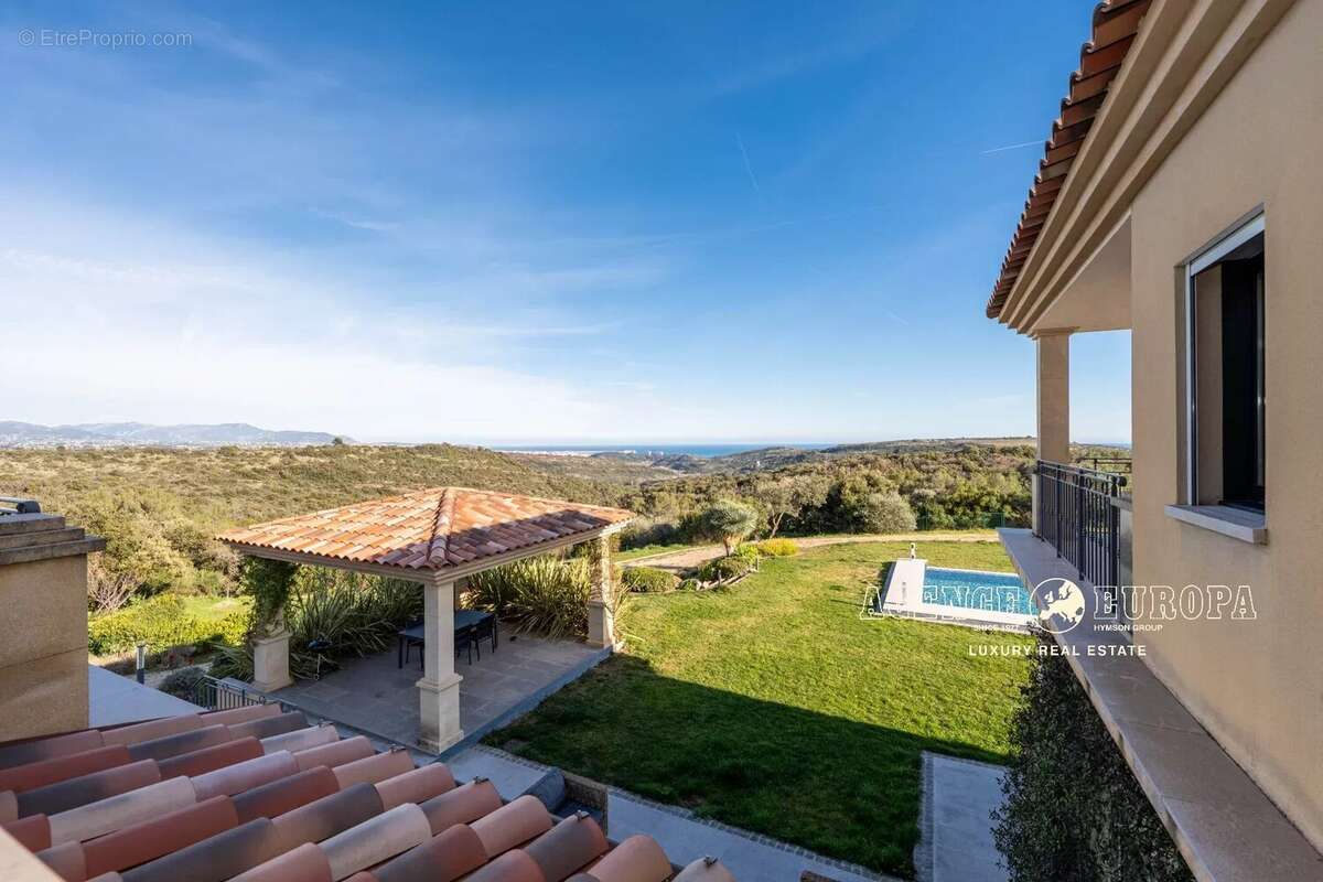 Maison à ROQUEFORT-LES-PINS