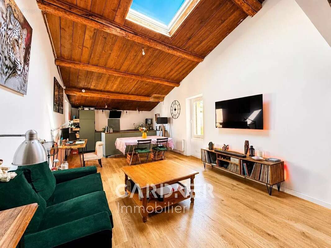 Appartement à ROQUEVAIRE