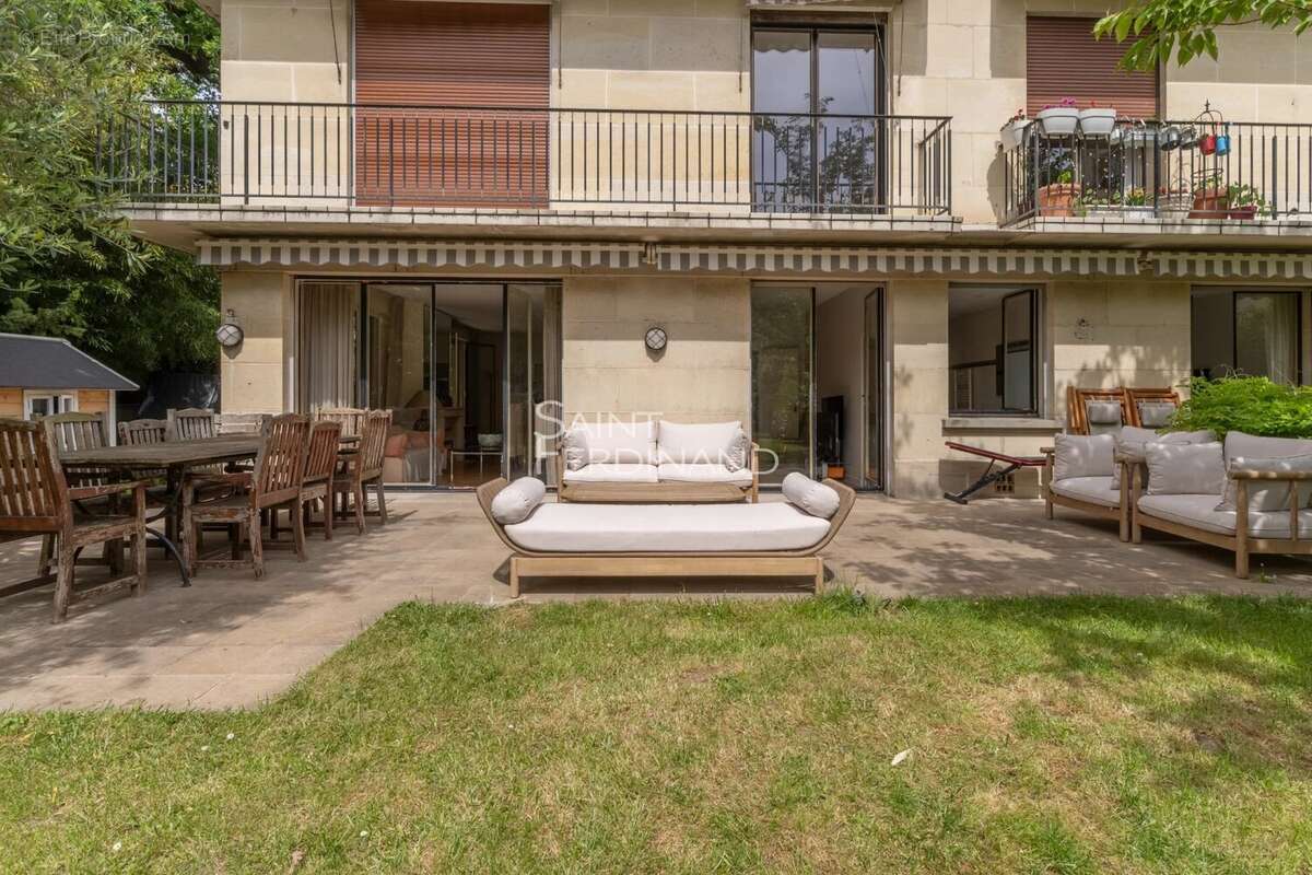 Appartement à NEUILLY-SUR-SEINE