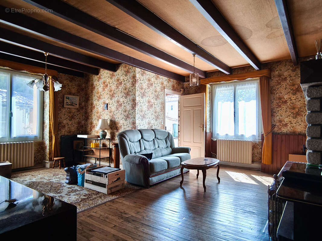 Maison à CHAMPAGNE-LE-SEC