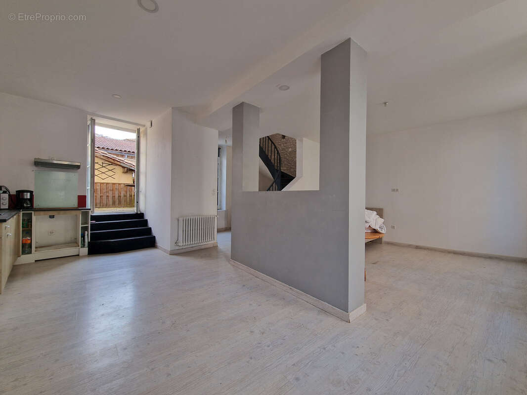 Appartement à BARBEZIEUX-SAINT-HILAIRE