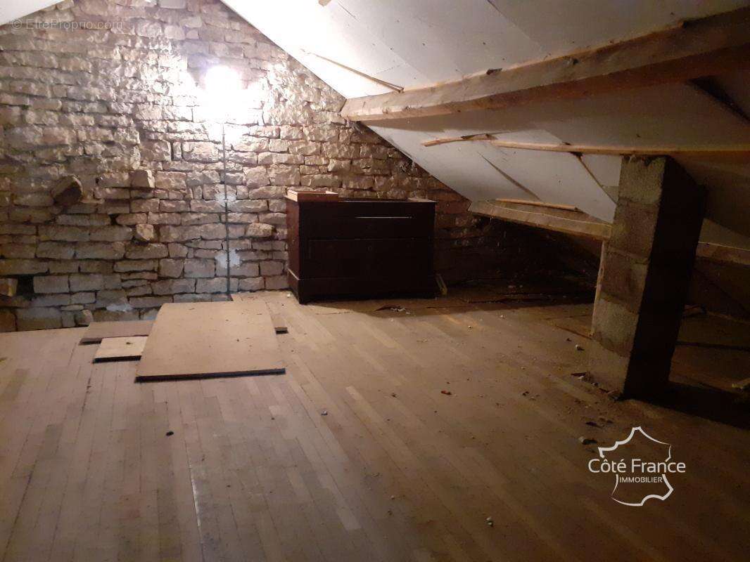 Maison 4 pièces avec dépendances dans village calme - photo 15