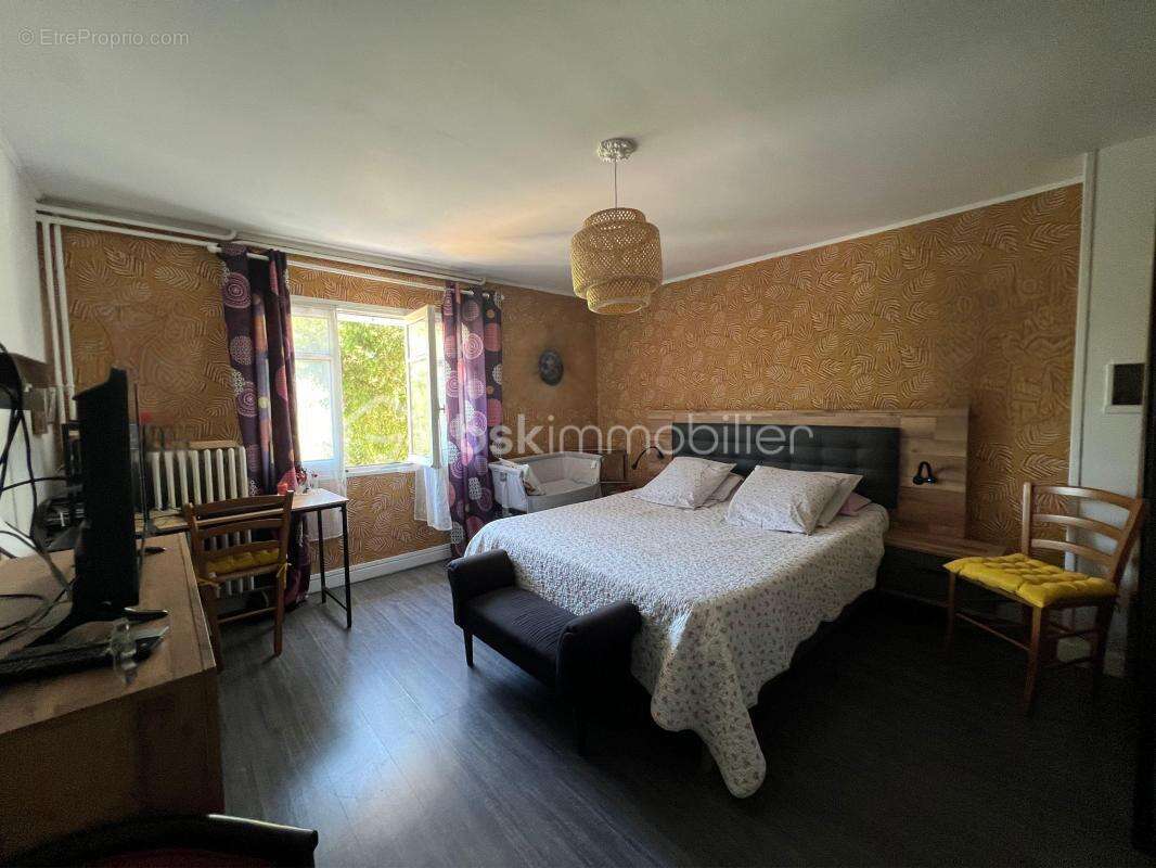 Maison de caractère avec piscine, sauna et fort potentiel à Vals-les-Bains - photo 11
