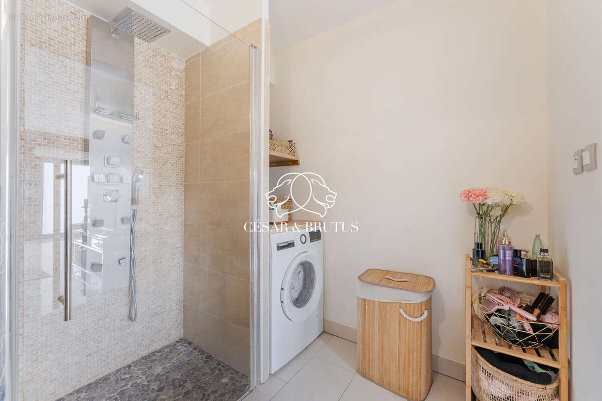 Appartement à DECINES-CHARPIEU