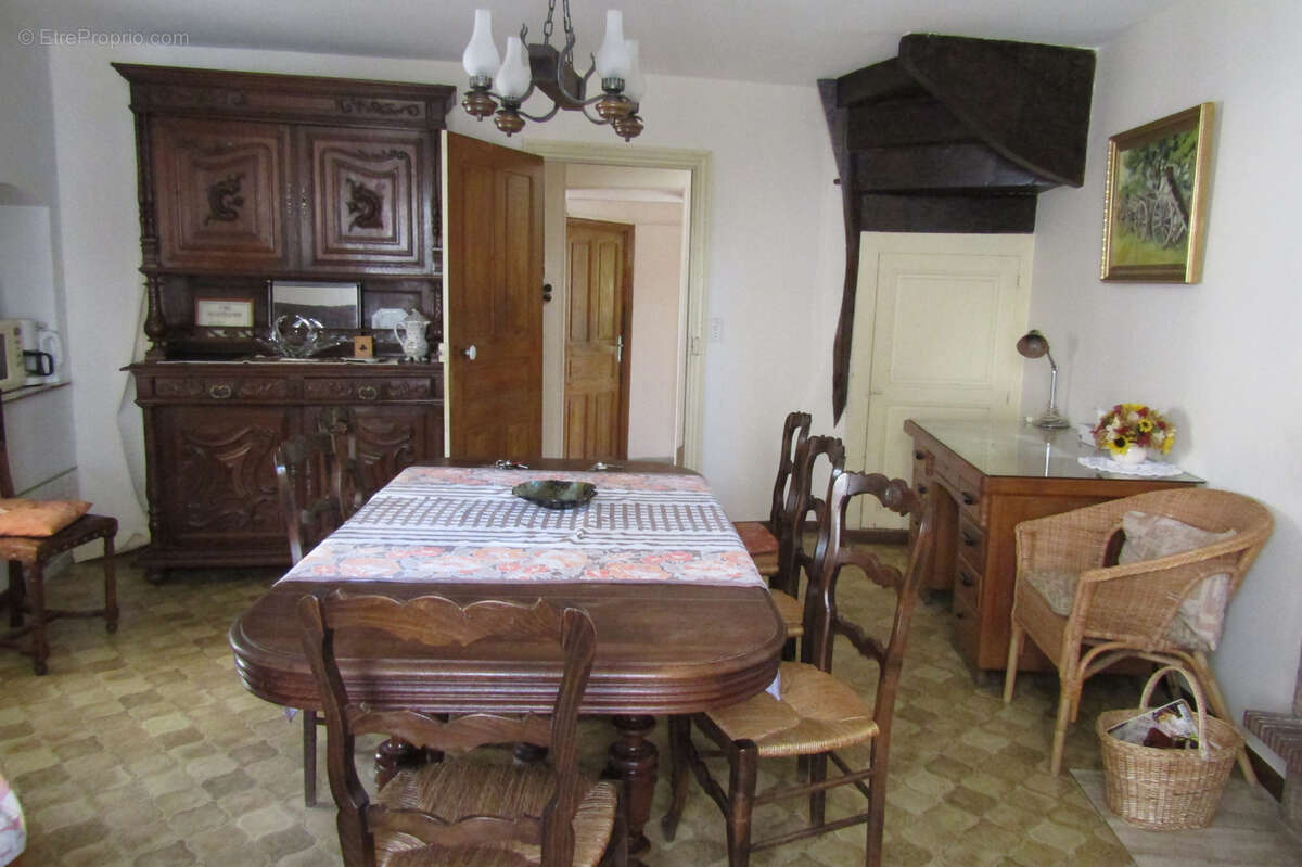 Belle maison de village au coeur de la cité médiévale - photo 4