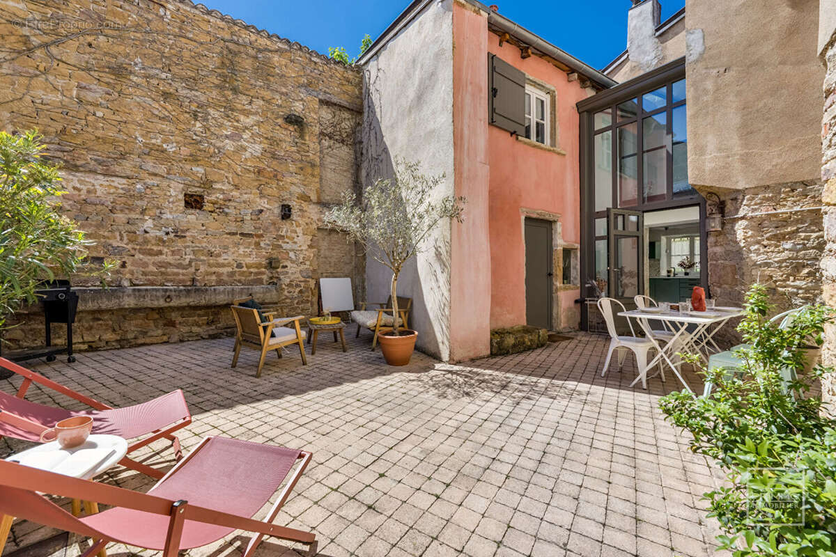 Maison à SAINT-CYR-AU-MONT-D'OR