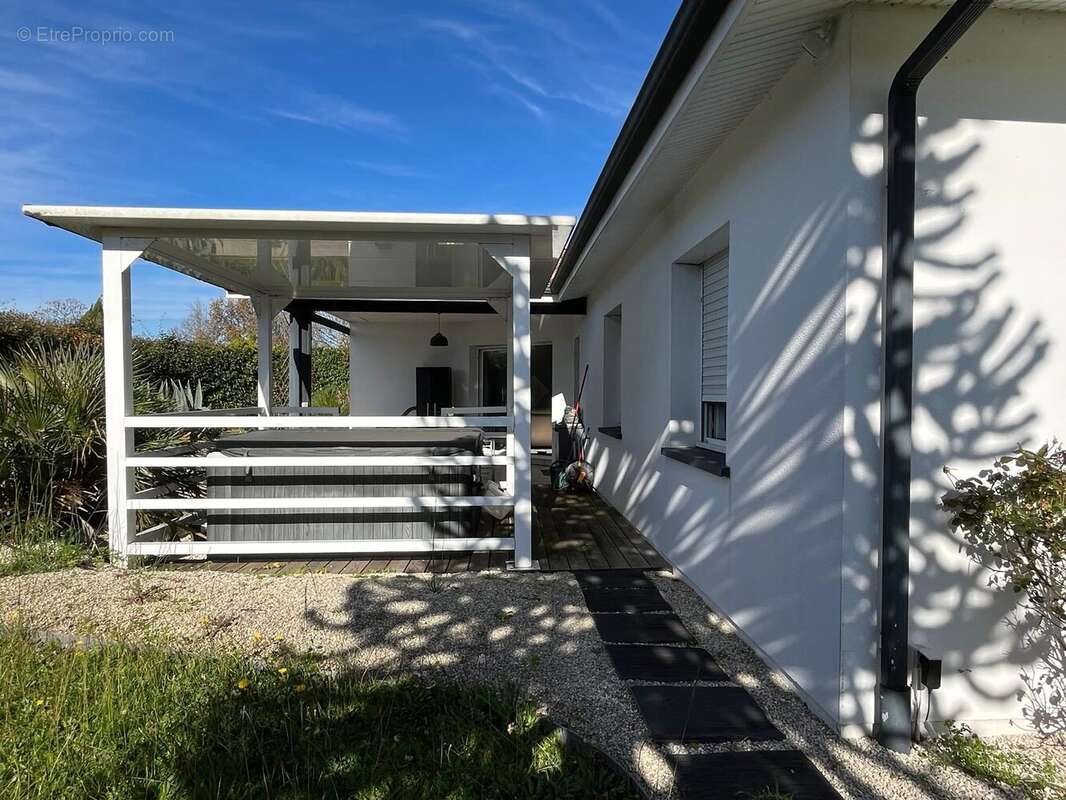 Maison à PARENTIS-EN-BORN