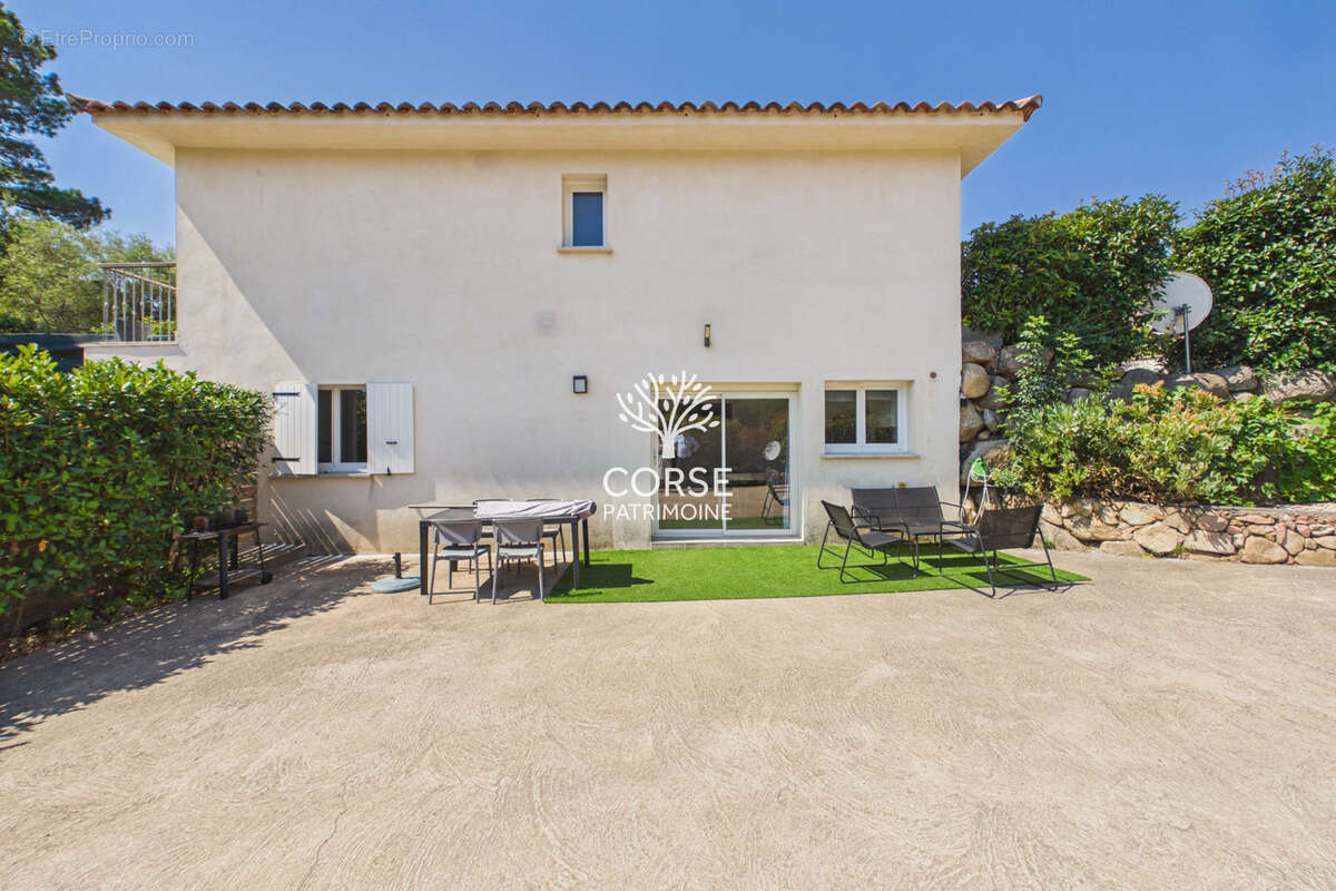 Maison avec piscine et dépendance - photo 3