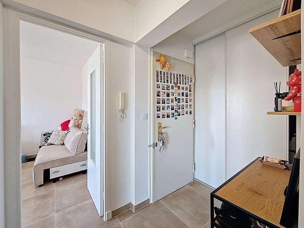 Appartement à SAINT-LAURENT-DU-VAR