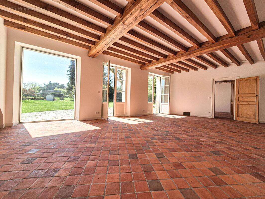 Houdan et N12 proche / Maison rénovée 210 m2 / 5 chambres + dépendances - photo 5