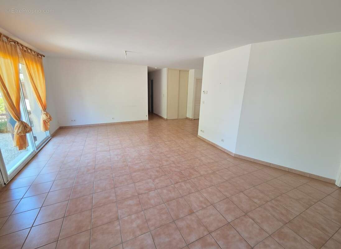 Maison 105 m² à Saint-Julien-L'ars  - photo 6