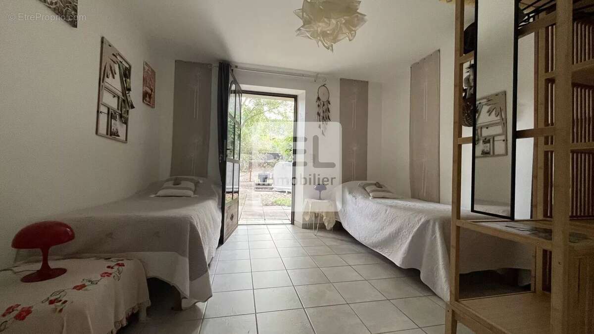 Maison à SAINT-VICTOR-LA-COSTE