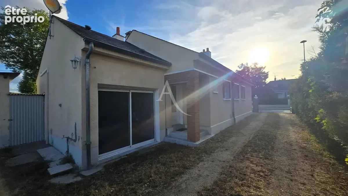 Maison  plain-pied Saint Denis De L Hotel 4 pièce(s) 80 m2 - photo 4