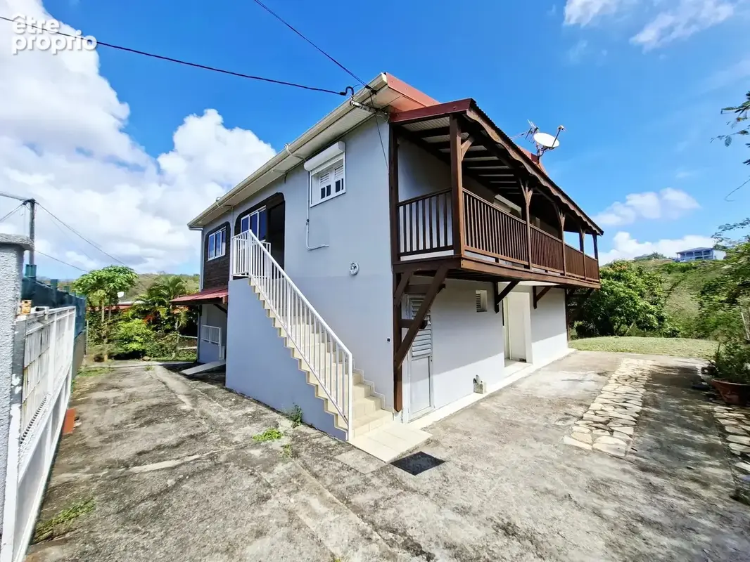 Sainte-anne :  maison t4 + t3 + t1 - photo 2
