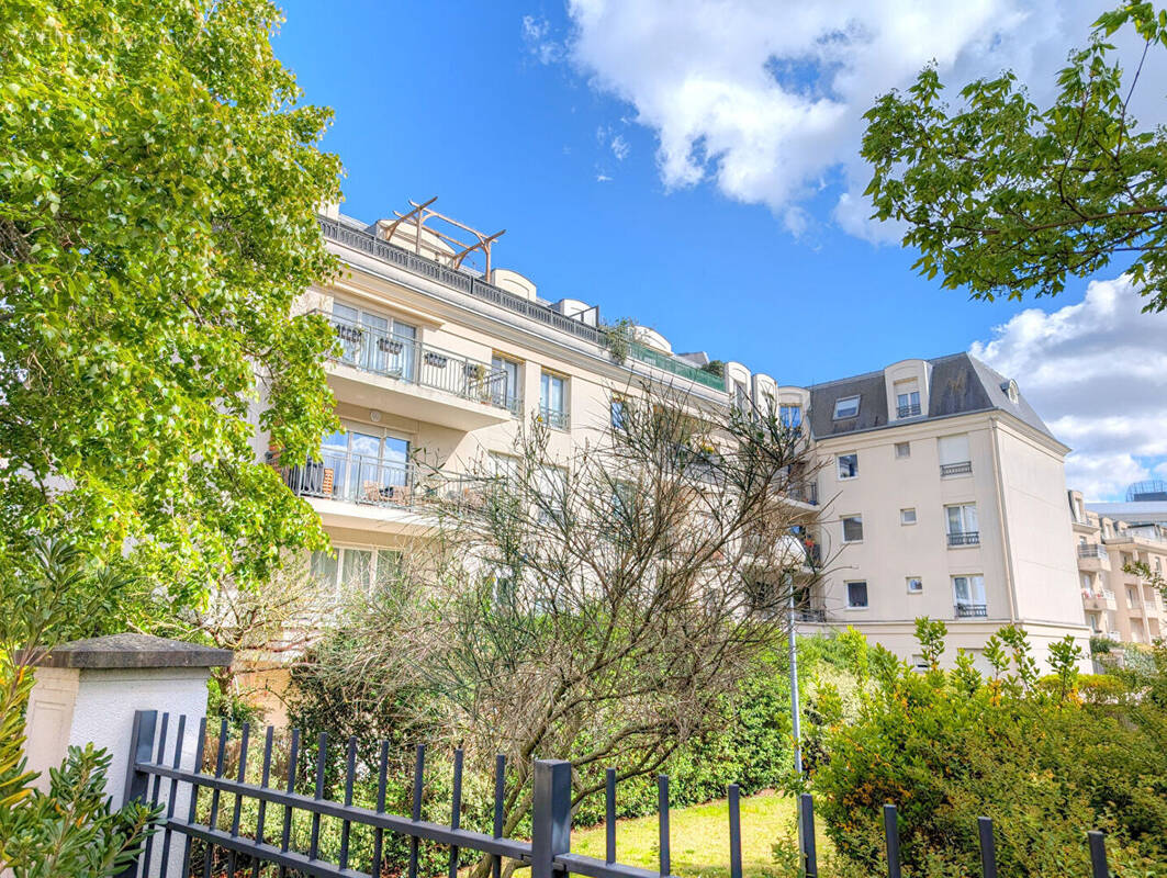 Appartement à LA GARENNE-COLOMBES