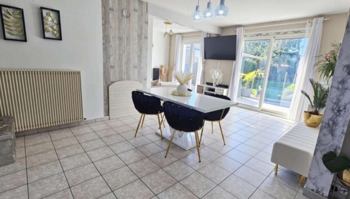 Noyant centre – Plain-pied 3 chambres, jardin sans vis-à-vis et garage de 35 m² - photo 7