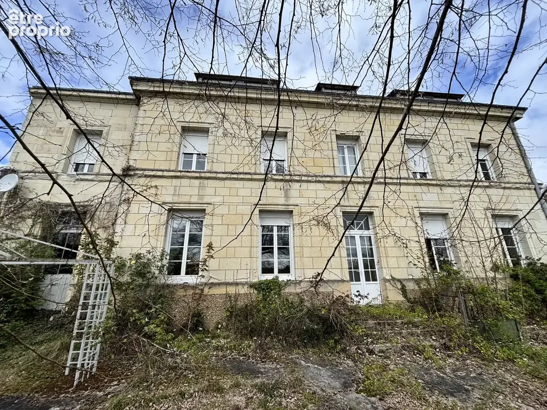 Superbe propriété située en plein centre de Saint-Patrice, offrant de beaux volumes et un fort potentiel. - photo 16