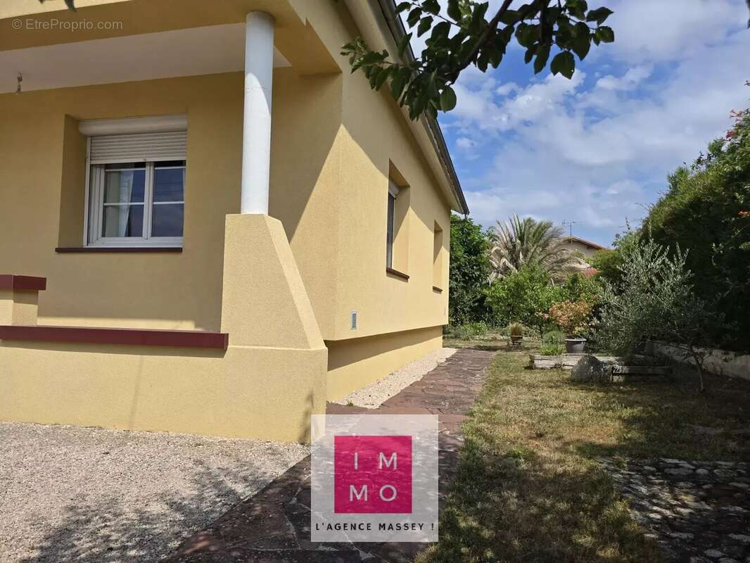 Maison de ville de charme – Plain-pied T3  : garage, jardin et terrasse couverte - photo 15