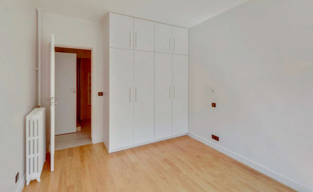 Appartement à PARIS-16E