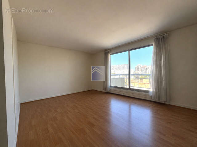 Courbevoie - 2 pièces 53m2 - dernier étage balcon - box et cave ! - photo 3