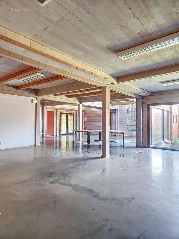 Photo 4 - Commerce à MONTELIER