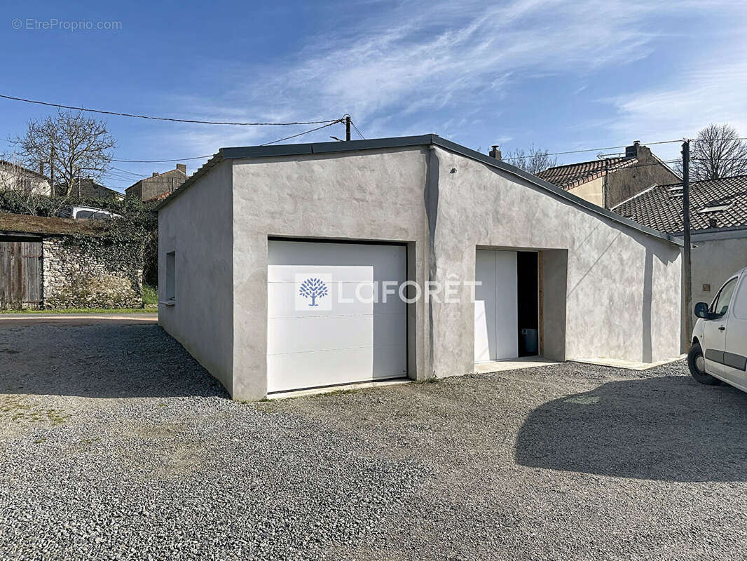 Maison à SAINT-LOUP-LAMAIRE