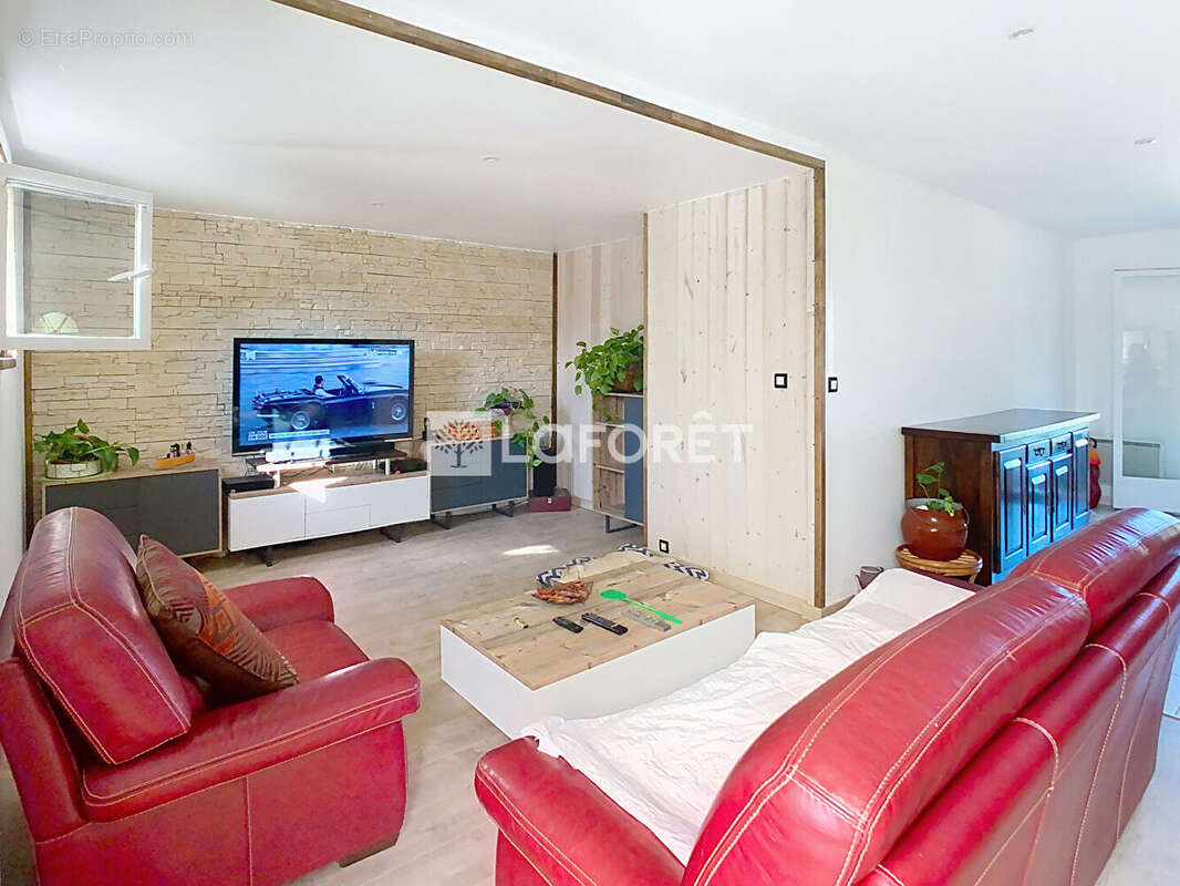 Maison à BARRY-D&#039;ISLEMADE