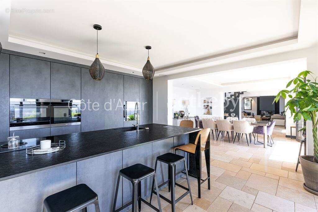 Le Tignet, villa rénovée vue mer panoramique, piscine à débordement et appartement - photo 15